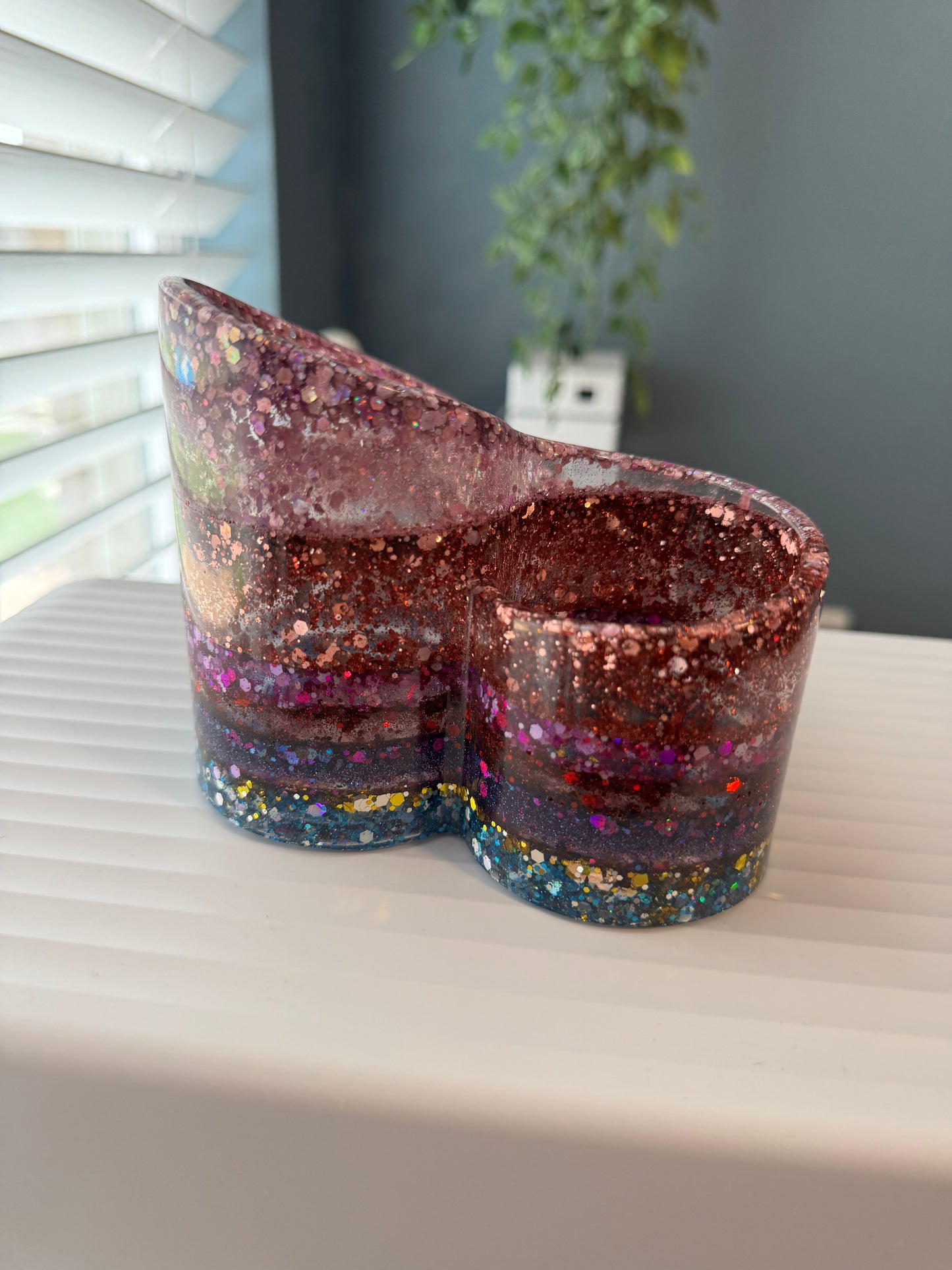 Pen/brush holder