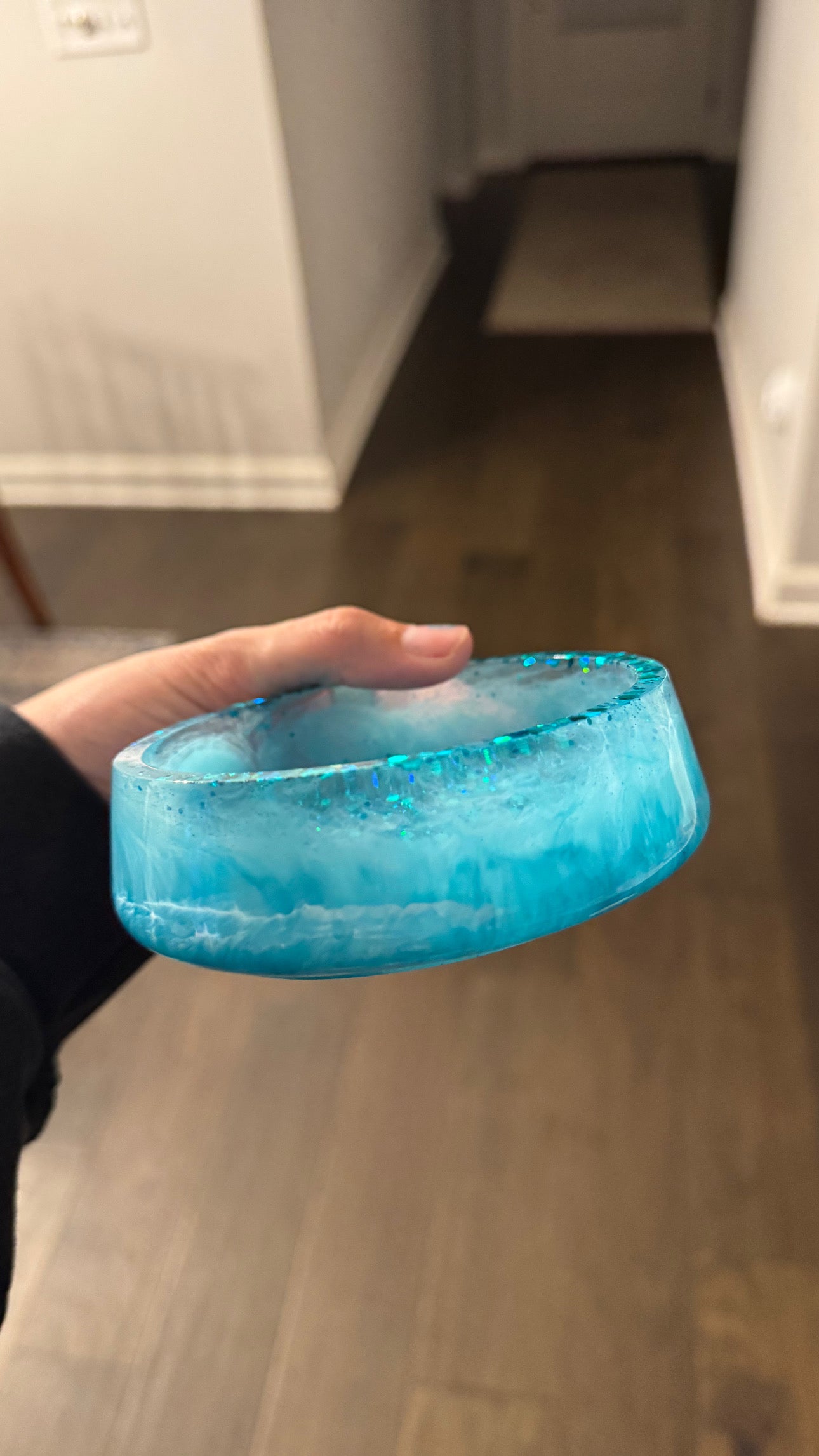Customizable sleek bowl